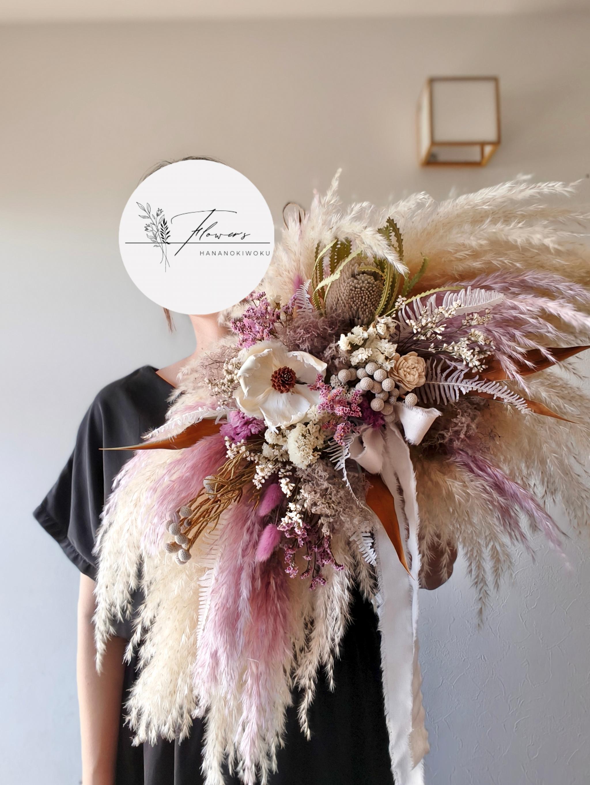 ドライフラワーの壁掛けスワッグ　ウォールデコ パンパスグラス 開店祝い新築祝い　インテリア店舗装飾リース　誕生日フォト